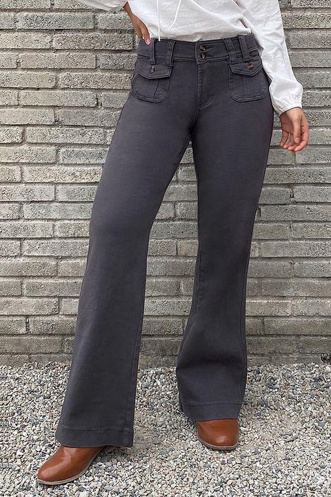 Hose mit festem Knopfdetail, Pattentasche und geradem Bein
